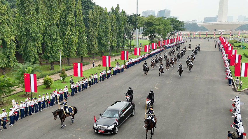 Presiden Prabowo Subianto menerima kunjungan PM China Li Qiang di Istana Merdeka, Jakarta, Minggu (25/5). [Tim Media Presiden]