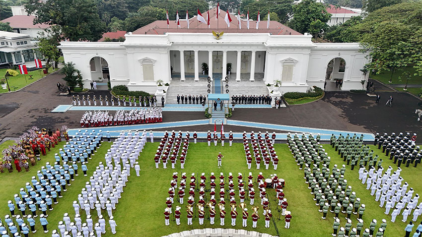 Presiden Prabowo Subianto menerima kunjungan PM China Li Qiang di Istana Merdeka, Jakarta, Minggu (25/5). [Tim Media Presiden]