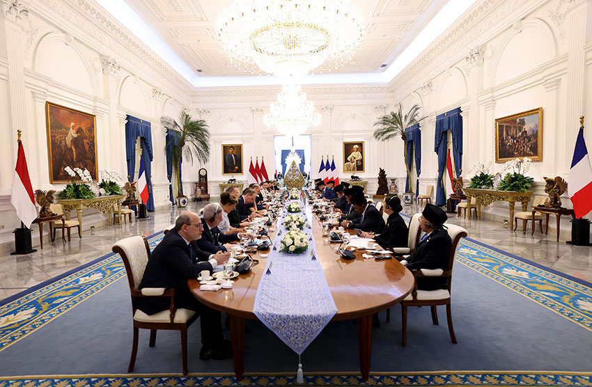 Presiden Prabowo Subianto melakukan pertemuan bilateral dengan Presiden Prancis Emmanuel Macron, di Istana Merdeka, Jakarta, Rabu (28/5). [Tim Media Presiden]