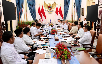Pimpin Rapat Kabinet, Prabowo Sentil Pemimpin yang Cuma Numpang Selfie di Wilayah Terdampak Banjir