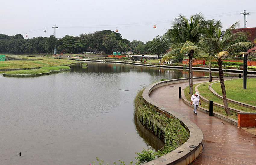 Taman Mini Indonesia Indah (TMII), Jakarta, Minggu (4/5). [astakom/Andi M Ilham]