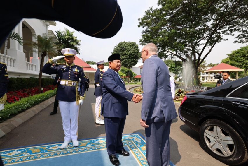 Presiden Prabowo Subianto menerima kunjugan Perdana Menteri Australia Anthony Albanese, di Istana Merdeka, Jakarta, Kamis (15/5). [Tim Media Presiden]