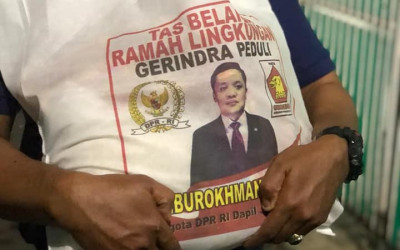 Bagi-Bagi Sembako di Cipayung, Legislator Gerindra :Tak Ada Libur untuk Bersama Rakyat