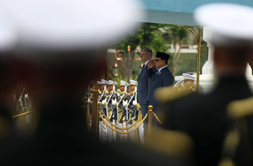 Presiden Prabowo Subianto menerima kunjungan Perdana Menteri Australia Anthony Albanese, di Istana Merdeka, Jakarta, Kamis (15/5). [Tim Media Presiden/Muhammad Syauqi Amrullah]