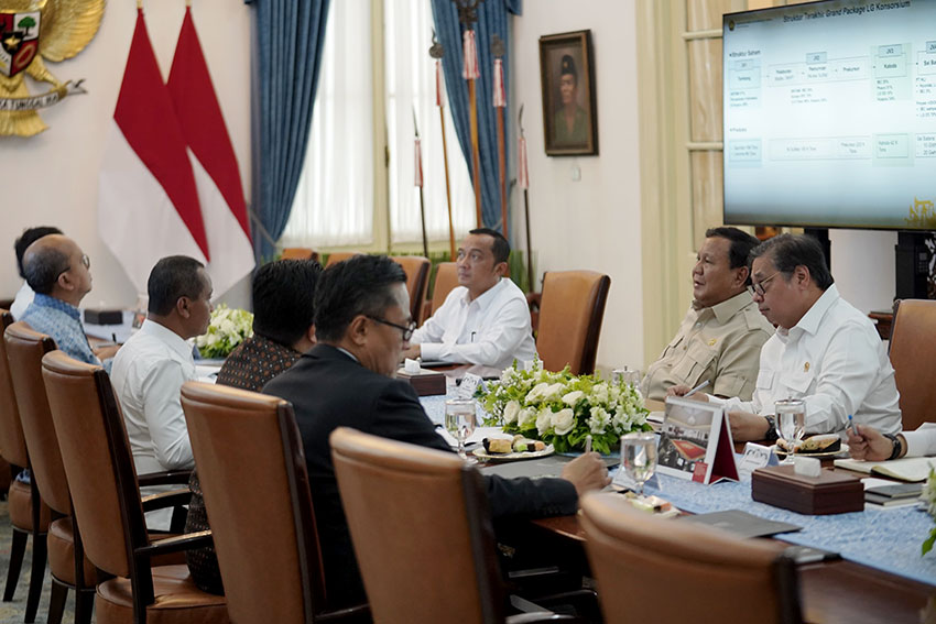 Presiden Prabowo Subianto menggelar ratas di Istana Merdeka, Jakarta, Kamis (22/5). [Tim Media Presiden]