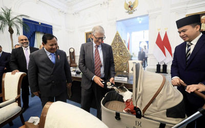 Dari Stroller ke Spotlight: Bobby Jadi Bintang Pertemuan dengan Bill Gates