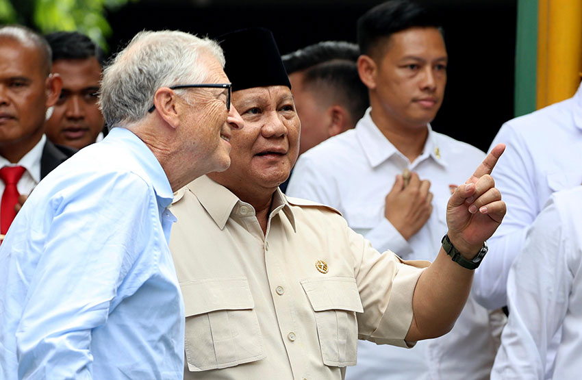 Presiden Prabowo dan Bill Gates tinjau MBG
di SDN 03 Jati Pulogadung, Jakarta, Rabu (7/5). [Tim Media Presiden]