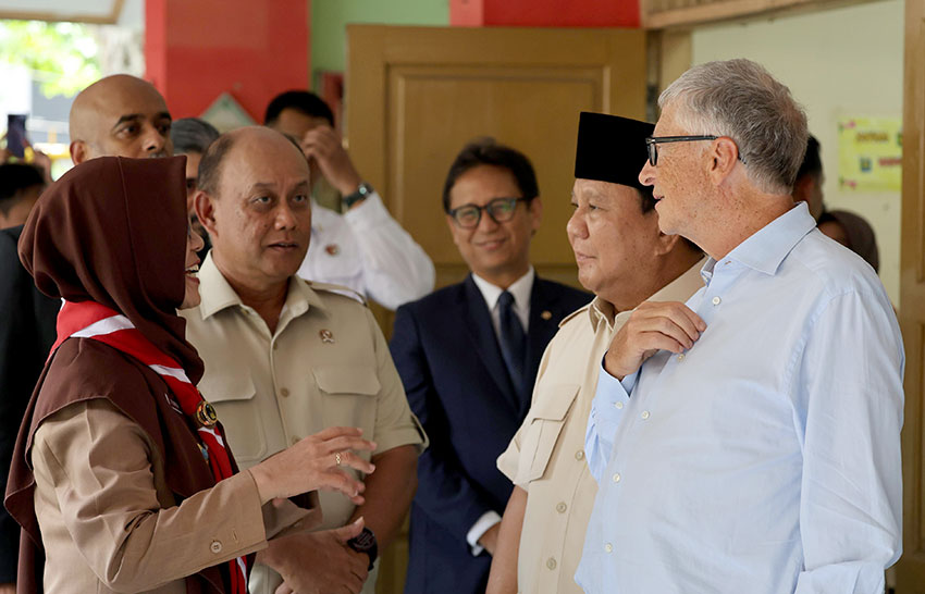 Presiden Prabowo dan Bill Gates tinjau MBG
di SDN 03 Jati Pulogadung, Jakarta, Rabu (7/5). [Tim Media Presiden]