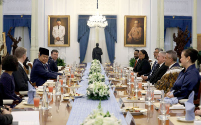 Prabowo Terima Surat Kepercayaan 8 Duta Besar Negara Sahabat di Istana Merdeka