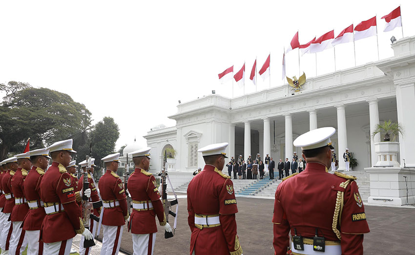 Presiden Prabowo menerima delapan Duta Besar, di Istana Merdeka, Jakarta (6/5). [Tim Media Presiden]