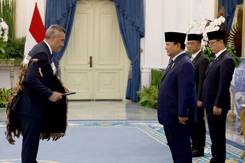 Presiden Prabowo menerima delapan Duta Besar, di Istana Merdeka, Jakarta (6/5). [Tim Media Presiden]