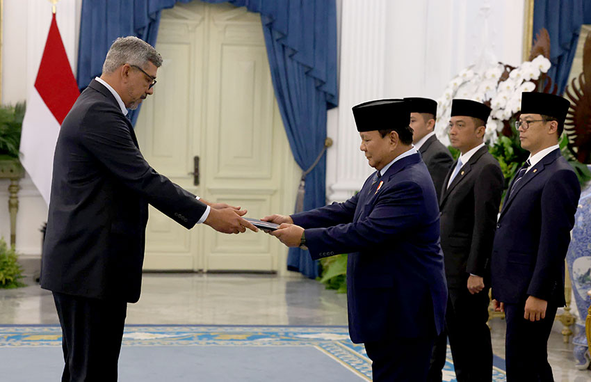 Presiden Prabowo menerima delapan Duta Besar, di Istana Merdeka, Jakarta (6/5). [Tim Media Presiden]
