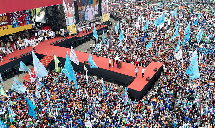 Presiden Prabowo hadir dalam perayaan Hari Buruh Internasional 2025 di Kawasan Monas, Jakarta, Kamis (1/5). [Agung Purnomo/Tim Media Presiden]