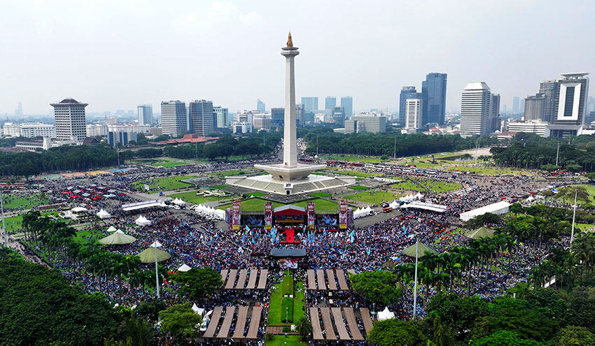 Presiden Prabowo hadir dalam perayaan Hari Buruh Internasional 2025 di Kawasan Monas, Jakarta, Kamis (1/5). [Agung Purnomo/Tim Media Presiden]