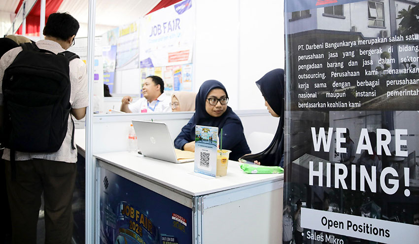 Kemnaker menggelar Job Fair 2025, di Gedung Kemnaker, Jakarta, Kamis (22/5). [astakom/M Maulana Nugraha Putra]