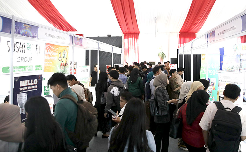 Kemnaker menggelar Job Fair 2025, di Gedung Kemnaker, Jakarta, Kamis (22/5). [astakom/M Maulana Nugraha Putra]