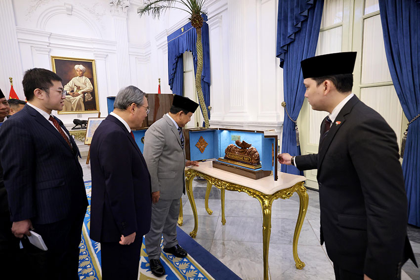 Presiden Prabowo Subianto menjamu makan siang PM China Li Qiang di Istana Merdeka, Jakarta, Minggu (25/5). [Tim Media Presiden]