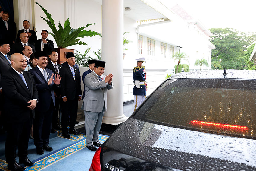 Presiden Prabowo Subianto menjamu makan siang PM China Li Qiang di Istana Merdeka, Jakarta, Minggu (25/5). [Tim Media Presiden]