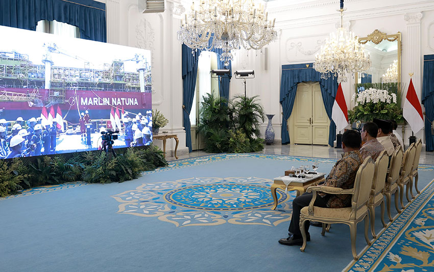 Presiden Prabowo Subianto meresmikan produksi perdana Lapangan Minyak Forel dan Terubuk di Kepulauan Natuna, Provinsi Kepulauan Riau, Jumat (16/5). [Tim Media Presiden]