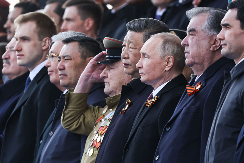 Parade militer peringatan 80 tahun kemenangan Rusia melawan Nazi Jerman, di Lapangan Merah, Moskow, Jumat (9/5). [astakom/kremlin.ru]