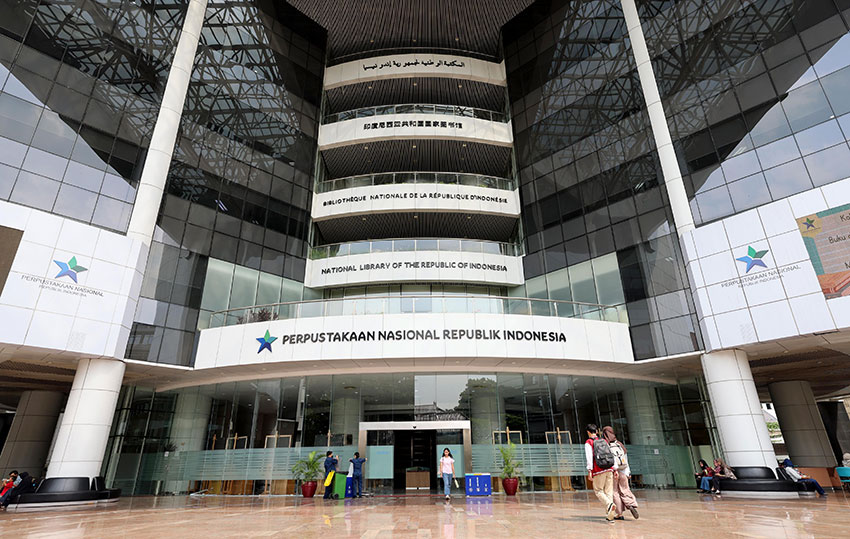 Perpustakaan Nasional RI (Perpusnas), Jakarta, Senin (19/5). [astakom/Andi M Ilham]