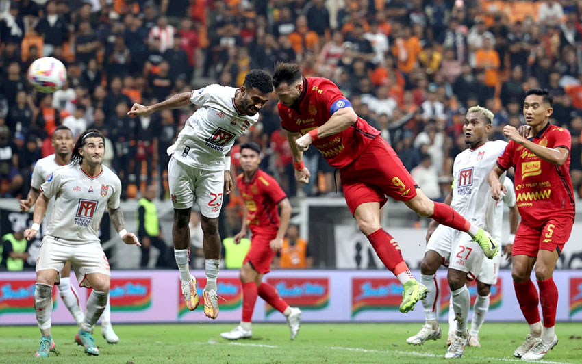 Pertandingan antara Persija Jakarta dan tim tamu Malut United di Jakarta International Stadium, Jakarta, Jumat (23/5). [astakom/Muhammad Syauqi Amrullah]