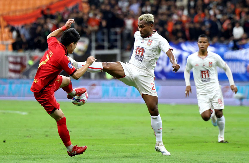 Pertandingan antara Persija Jakarta dan tim tamu Malut United di Jakarta International Stadium, Jakarta, Jumat (23/5). [astakom/Muhammad Syauqi Amrullah]