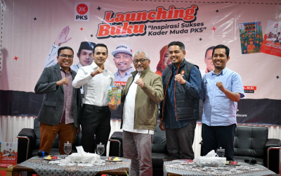 Menulis Jalan Perjuangan: Kisah Para Legislator Muda PKS dalam Sebuah Buku