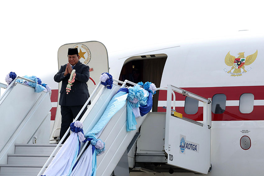 Presiden Prabowo Subianto bertolak ke Tanah Air setelah mengadakan kunjungan kenegaraan di Bangkok, Thailand, Senin (19/5). [Tim Media Presiden]