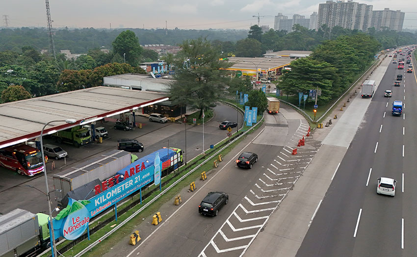Kejaksaan Agung melakukan penyitaan terhadap Rest Area KM 21B di Tol Jagorawi, Kamis (22/5). [astakom/Muhammad Syauqi Amrullah]