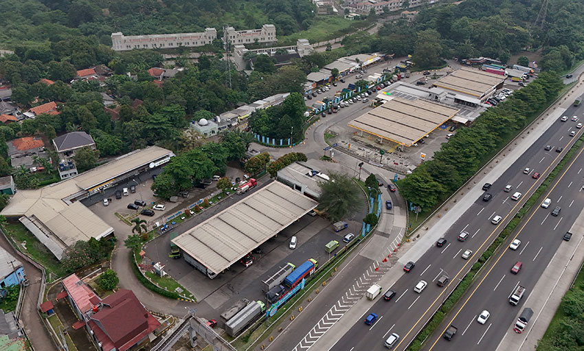 Kejaksaan Agung melakukan penyitaan terhadap Rest Area KM 21B di Tol Jagorawi, Kamis (22/5). [astakom/Muhammad Syauqi Amrullah]