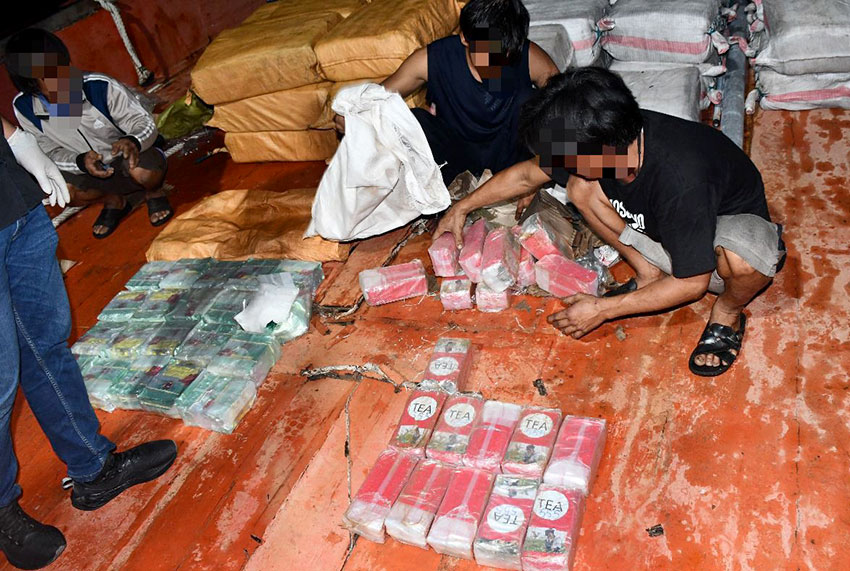 TNI AL Tanjung Balai Karimun berhasil menggagalkan penyelundupan narkoba jenis sabu dan kokain di perairan Selat Durian, Kepulauan Riau, Selasa (13/5). [astakom/Pen AL]