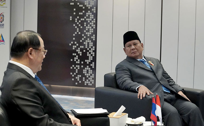 Presiden Prabowo Subianto melakukan pertemuan bilateral dengan PM Laos Sonexay Siphandone di Kuala Lumpur, Malaysia, Senin (26/5). [Tim Media Presiden/Bryan]