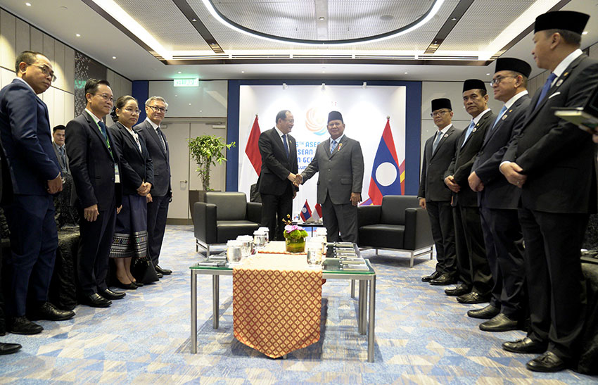 Presiden Prabowo Subianto melakukan pertemuan bilateral dengan PM Laos Sonexay Siphandone di Kuala Lumpur, Malaysia, Senin (26/5). [Tim Media Presiden/Bryan]
