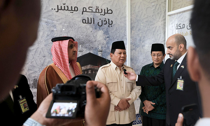 Presiden Prabowo Subianto meresmikan Terminal Khusus Haji dan Umrah di terminal 2F, Bandar Udara Internasional Soekarno-Hatta, Tangerang, Banten, Minggu (4 /5). [Tim Media Presiden/M Maluana Putra]