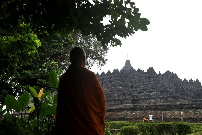 Puncak perayaan Tri Suci Waisak akan digelar di kawasan Candi Borobudur, Magelang, Jawa Tengah, Senin (12/5). [astakom/Muhammad Syauqi Amrullah]