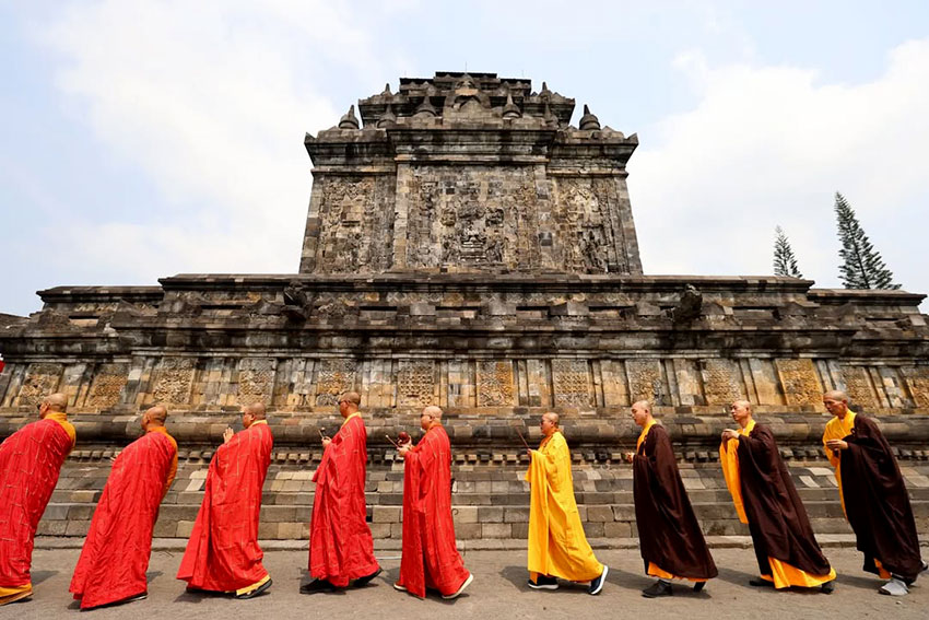 Puncak perayaan Tri Suci Waisak akan digelar di kawasan Candi Borobudur, Magelang, Jawa Tengah, Senin (12/5). [astakom/Muhammad Syauqi Amrullah]