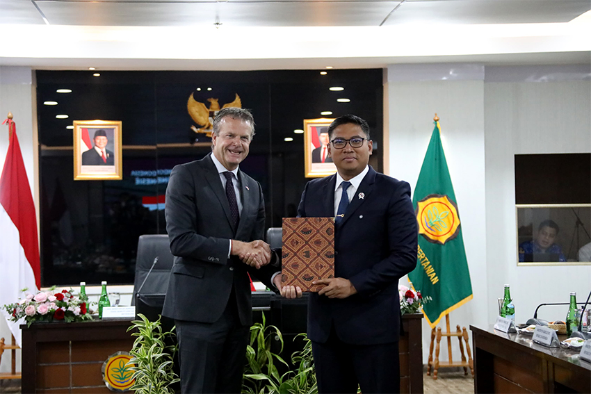 Pemerintah Indonesia dan Belanda resmi menandatangani MoU kerja sama di bidang pertanian, di Jakarta, Selasa ( 17/6 ). [astakom/Kementan]