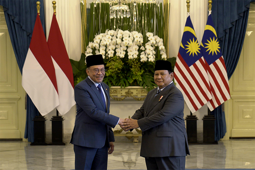 Presiden Prabowo menyambut kunjungan kenegaraan PM Malaysia Anwar Ibrahim, di Istana Merdeka, Jakarta, Kamis (27/6). [Tim Media Presiden]