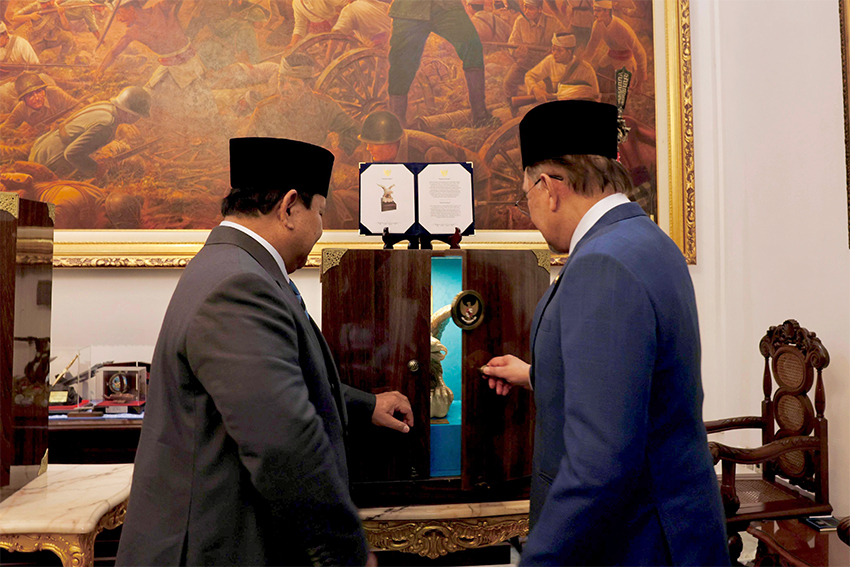 Presiden Prabowo menjamu makan siang PM Anwar Ibrahim, di Istana Merdeka, Jakarta, Jumat (27/6). [Tim Media Presiden]