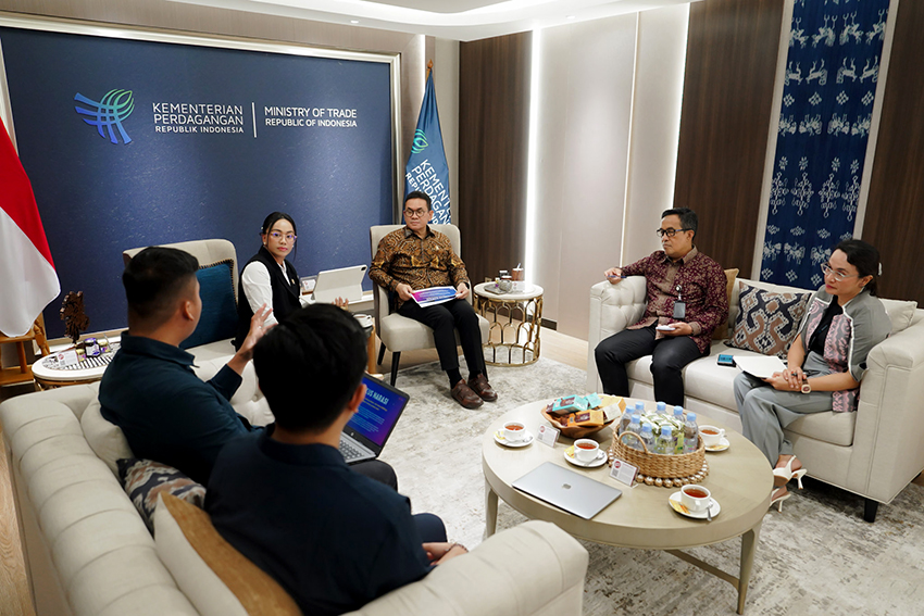 Mendag Budi Santoso melakukan pertemuan dengan Utusan Khusus Presiden Bidang Pariwisata, Zita Anjani di Kantor Kementerian Perdagangan, Jakarta, Selasa (10/6). [astakom/Mendag]