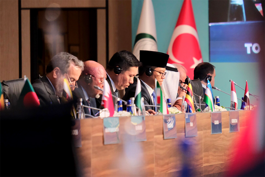 Menlu Sugiono di sela-sela Konferensi Tingkat Menteri OKI ke-51, di Istanbul, Turkiye, Minggu (22/6). [astakom/Kemenlu]