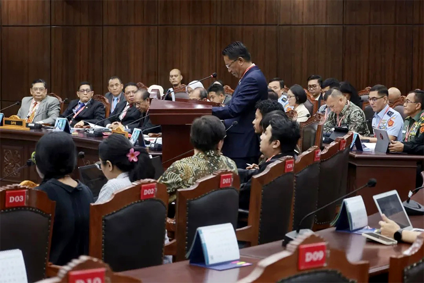 Mehan Sjafrie Sjamsoeddin mengikuti sidang uji materi Undang-undang Nomor 34 Tahun 2004 tentang UU TNI di Mahkamah Konstitusi, Jakarta, Senin (23/6). [astakom/Kemhan]