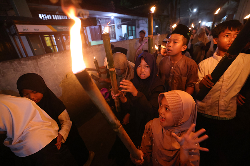 Pawai obor di Lenteng Agung, Jakarta, Kamis (26/7). [astakom/Andi M ilham]