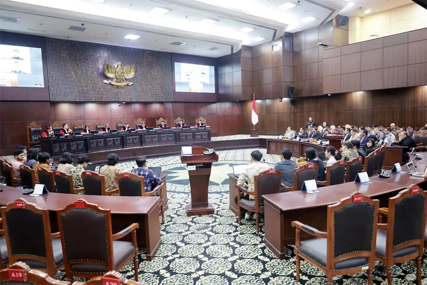 Mehan Sjafrie Sjamsoeddin mengikuti sidang uji materi Undang-undang Nomor 34 Tahun 2004 tentang UU TNI di Mahkamah Konstitusi, Jakarta, Senin (23/6). [astakom/Kemhan]