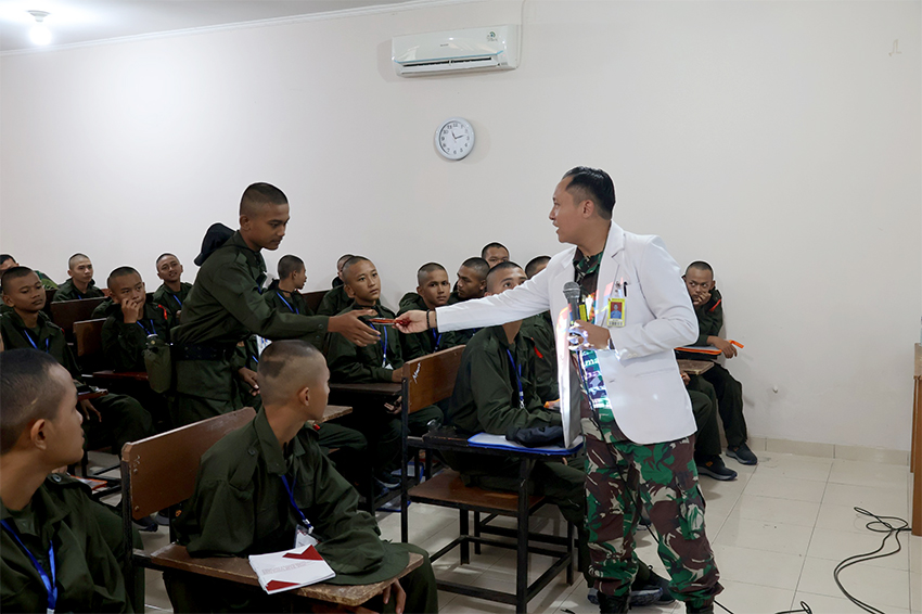 Edukasi Bahaya Narkoba dan HIV/AIDS, di RSAU dr. Hoediyono Lanud R. Suryadi Suryadarma, Subang, Kamis (26/6).[astakom/RSAU Subang]