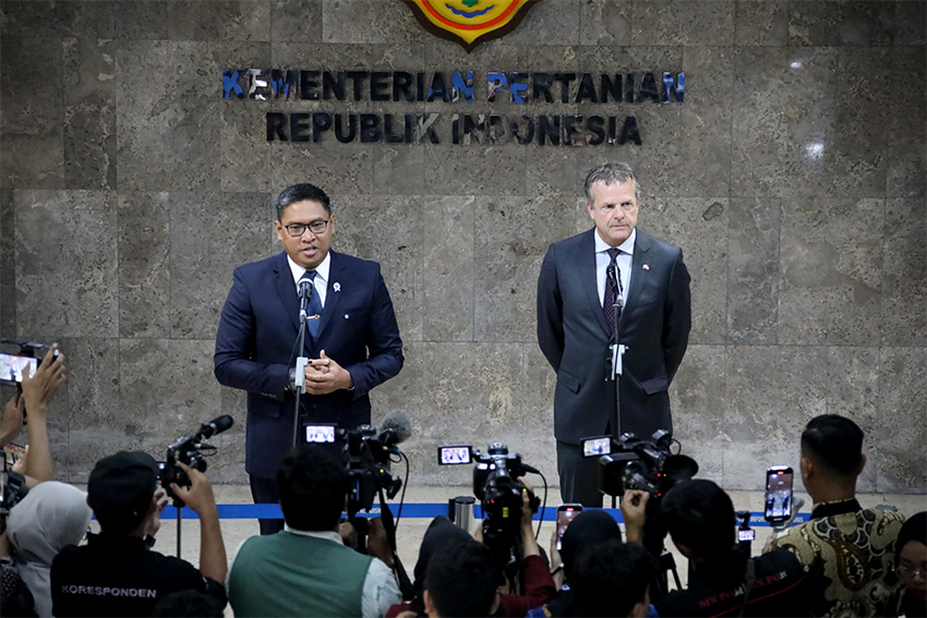 Pemerintah Indonesia dan Belanda resmi menandatangani MoU kerja sama di bidang pertanian, di Jakarta, Selasa ( 17/6 ). [astakom/Kementan]