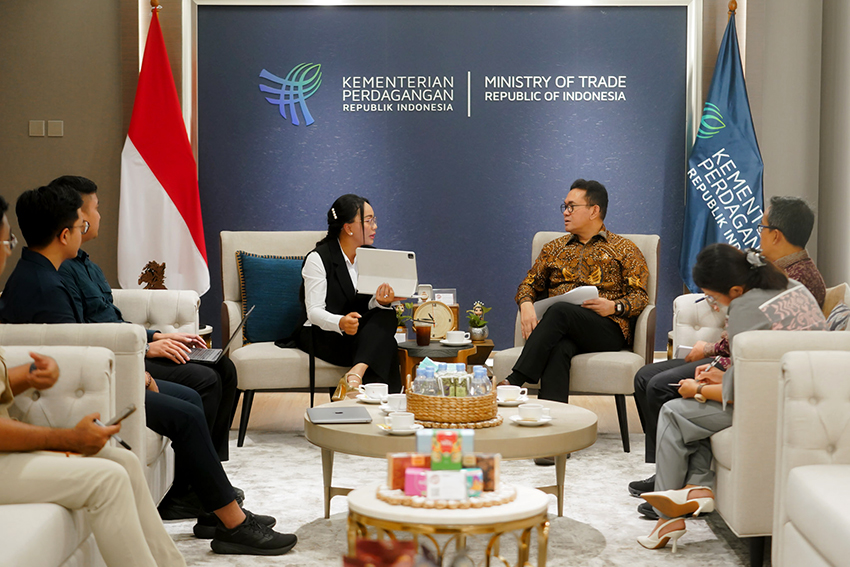 Mendag Budi Santoso melakukan pertemuan dengan Utusan Khusus Presiden Bidang Pariwisata, Zita Anjani di Kantor Kementerian Perdagangan, Jakarta, Selasa (10/6). [astakom/Mendag]