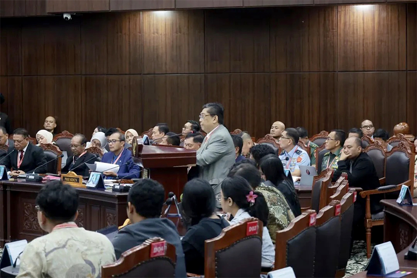 Mehan Sjafrie Sjamsoeddin mengikuti sidang uji materi Undang-undang Nomor 34 Tahun 2004 tentang UU TNI di Mahkamah Konstitusi, Jakarta, Senin (23/6). [astakom/Kemhan]