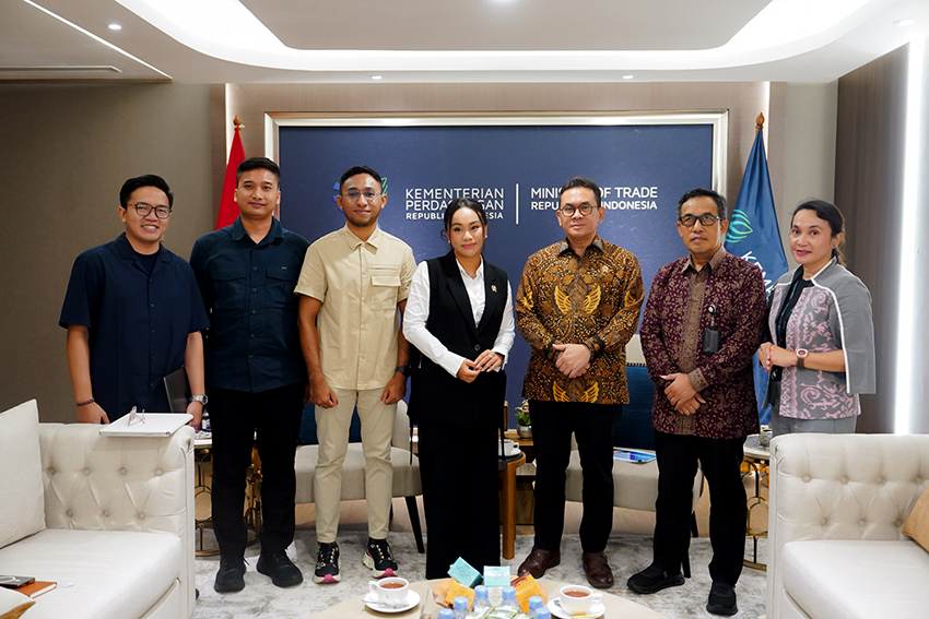 Mendag Budi Santoso melakukan pertemuan dengan Utusan Khusus Presiden Bidang Pariwisata, Zita Anjani di Kantor Kementerian Perdagangan, Jakarta, Selasa (10/6). [astakom/Mendag]